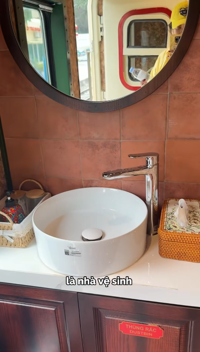 Du khách nhận xét công tâm tàu Hà Nội 5 Cửa Ô: "Không nghĩ đang đi tàu ở Việt Nam, dịch vụ chuẩn khách sạn" - Ảnh 12.