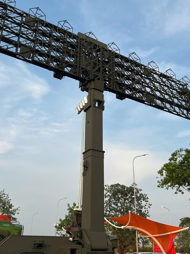 "Gã khổng lồ" của QĐND Việt Nam ở sự kiện quy tụ 7 triệu người: Nặng 40 tấn, phát hiện máy bay tàng hình - Ảnh 4.