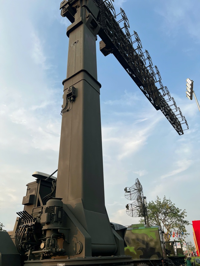 "Gã khổng lồ" của QĐND Việt Nam ở sự kiện quy tụ 7 triệu người: Nặng 40 tấn, phát hiện máy bay tàng hình - Ảnh 2.