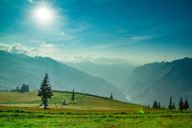 Thảo nguyên rộng lớn ngay vùng núi phía Bắc, cách Hà Nội 400km: Du khách nhận xét "như Châu Âu thu nhỏ" - Ảnh 3.