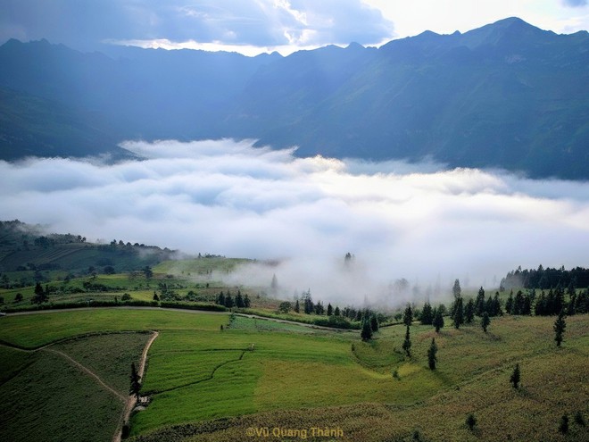 Thảo nguyên rộng lớn ngay vùng núi phía Bắc, cách Hà Nội 400km: Du khách nhận xét "như Châu Âu thu nhỏ" - Ảnh 2.