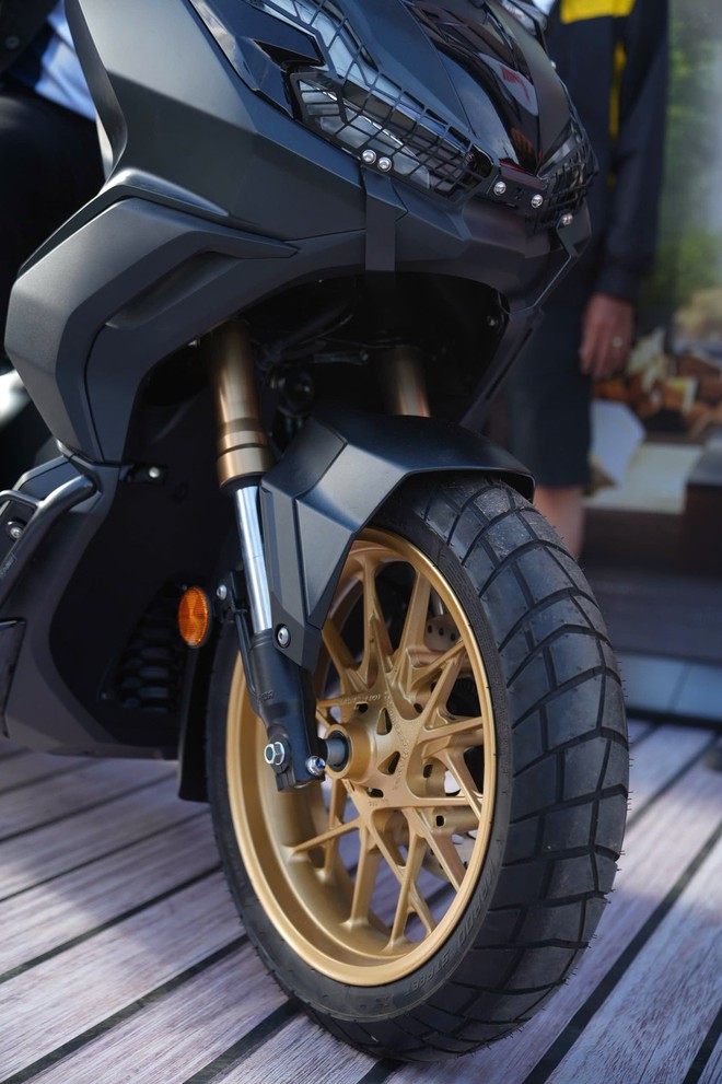 Xe tay ga Honda to, khỏe vừa ra mắt, cốp rộng gấp gần 3 lần của Vision: Hơn thua gì xe Yamaha, Zontes? - Ảnh 4.