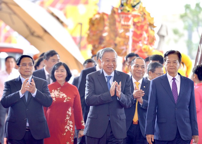 Tổng Bí thư Tô Lâm, Thủ tướng Phạm Minh Chính, nguyên Thủ tướng Nguyễn Tấn Dũng, dự khánh thành Trung tâm Triển lãm Việt Nam, sáng 19/8. Ảnh: ĐH Tổng Bí thư Tô Lâm, Thủ tướng Phạm Minh Chính, nguyên Thủ tướng Nguyễn Tấn Dũng, dự khánh thành Trung tâm Triển lãm Việt Nam, sáng 19/8. Ảnh: ĐH