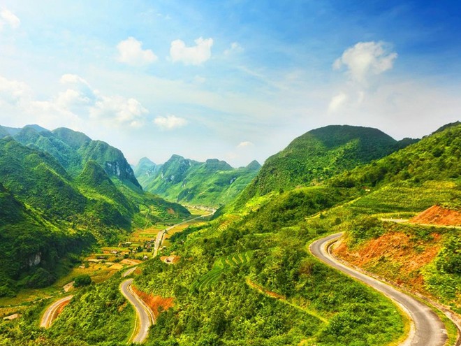 Khách Tây há hốc miệng trước cảnh ở vùng núi phía Bắc: Cách Hà Nội hơn 300km, không phải ai cũng dám đi - Ảnh 15.