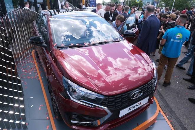 Lada Iskra - Sedan Nga dễ thế chỗ Granta đang có ở Việt Nam với thiết kế nịnh mắt hơn, giá quy đổi từ 400 triệu đồng, cạnh tranh Vios, Slavia - Ảnh 4.