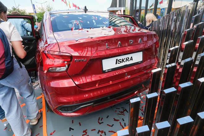 Lada Iskra - Sedan Nga dễ thế chỗ Granta đang có ở Việt Nam với thiết kế nịnh mắt hơn, giá quy đổi từ 400 triệu đồng, cạnh tranh Vios, Slavia - Ảnh 5.