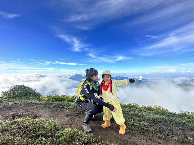 Đỉnh n&uacute;i trong "Top 10 cao nhất Việt Nam", thuộc Ho&agrave;ng Li&ecirc;n Sơn: Vừa c&oacute; b&eacute; 5 tuổi chinh phục th&agrave;nh c&ocirc;ng - Ảnh 6.
