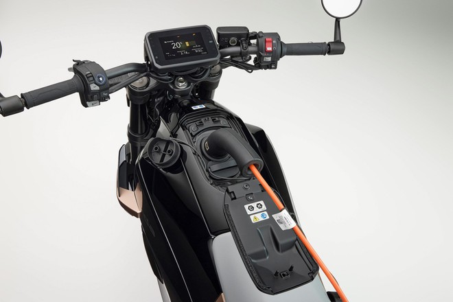 Xe máy điện Honda mới toanh vừa ra mắt: Khỏe ngang xe 1000cc, sạc nhanh chỉ 30 phút, dáng cực đẹp - Ảnh 6.