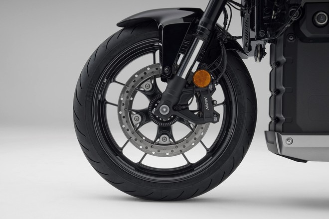 Xe máy điện Honda mới toanh vừa ra mắt: Khỏe ngang xe 1000cc, sạc nhanh chỉ 30 phút, dáng cực đẹp - Ảnh 3.