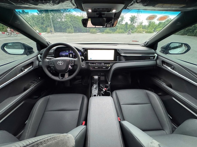 ‘Lao dốc’ 4 tháng liên tục nhưng Toyota Camry vẫn có doanh số áp đảo tất cả đối thủ cộng lại tại Việt Nam - Ảnh 8.