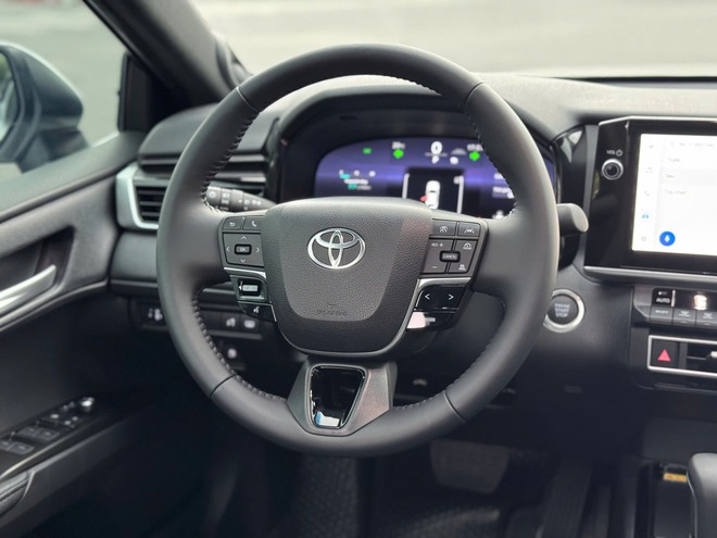 ‘Lao dốc’ 4 tháng liên tục nhưng Toyota Camry vẫn có doanh số áp đảo tất cả đối thủ cộng lại tại Việt Nam - Ảnh 12.