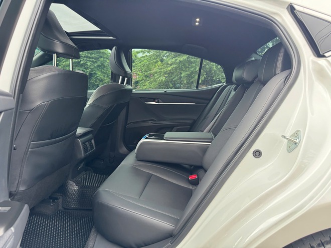 ‘Lao dốc’ 4 tháng liên tục nhưng Toyota Camry vẫn có doanh số áp đảo tất cả đối thủ cộng lại tại Việt Nam - Ảnh 10.