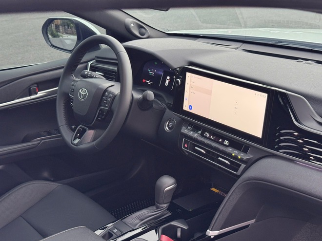 ‘Lao dốc’ 4 tháng liên tục nhưng Toyota Camry vẫn có doanh số áp đảo tất cả đối thủ cộng lại tại Việt Nam - Ảnh 11.