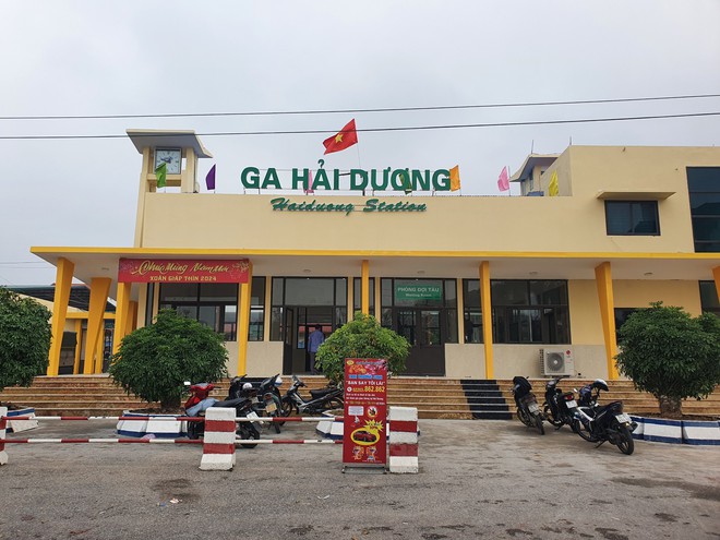 Chuyến tàu đi hơn 40km, mất hơn 1 giờ đồng hồ, giá vé chỉ 55.000d: Rất tiện nhưng nhiều người chưa biết - Ảnh 2.