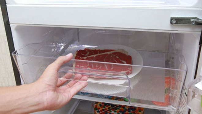 Rã đông thịt bằng lò vi sóng có tốt không? Chuyên gia nói an toàn nếu làm đúng cách - Ảnh 5.