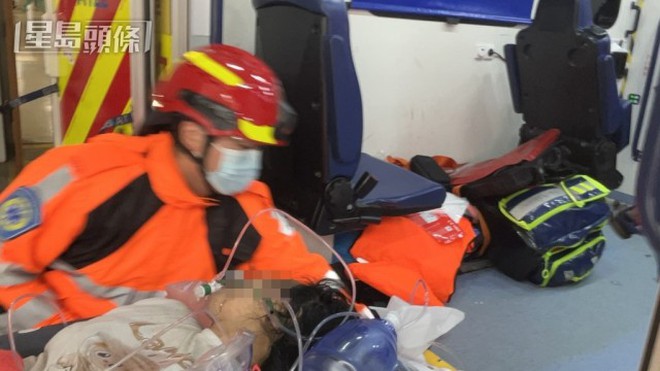 Gia đình 3 người bị sóng cuốn ra biển: Cảnh báo quan trọng, nhất là với khách du lịch khi bão Ragasa đổ bộ- Ảnh 4. Gia đình 3 người bị sóng cuốn ra biển: Cảnh báo quan trọng, nhất là với khách du lịch khi bão Ragasa đổ bộ- Ảnh 4.