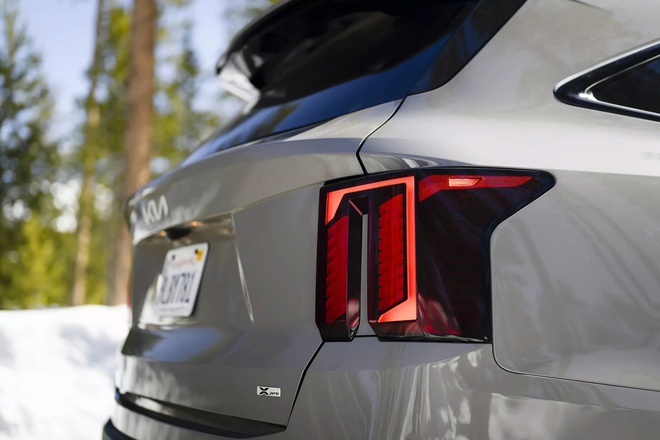 Chuyện lạ nhưng có thật: Kia Sorento bản mới tại quốc gia này tăng giá bán nhưng cắt trang bị- Ảnh 6. Chuyện lạ nhưng có thật: Kia Sorento bản mới tại quốc gia này tăng giá bán nhưng cắt trang bị- Ảnh 6.