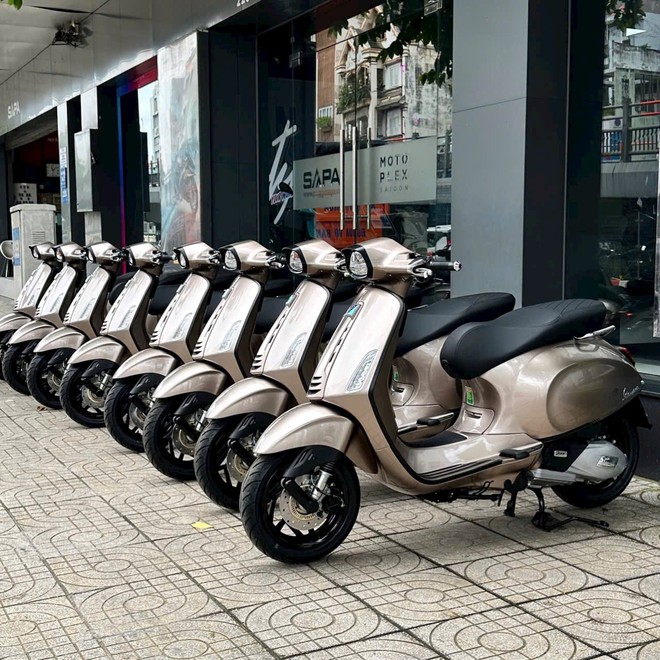 Vừa về đại lý lô xe tay ga Ý màu độc lạ giá ưu đãi, ngập công nghệ: Chìa thông minh mở cốp từ xa như ô tô- Ảnh 8. Vừa về đại lý lô xe tay ga Ý màu độc lạ giá ưu đãi, ngập công nghệ: Chìa thông minh mở cốp từ xa như ô tô- Ảnh 8.