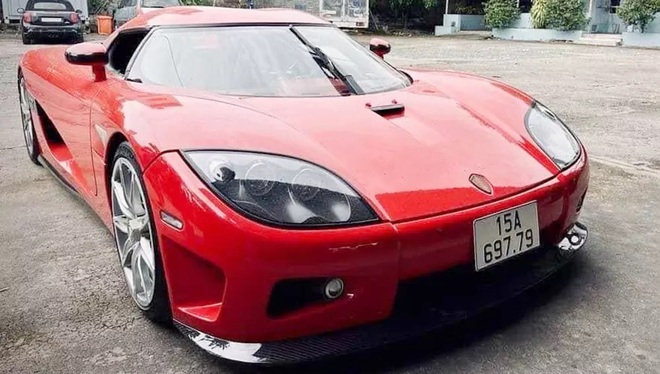 Koenigsegg CCX lần đầu lăn bánh công khai tại Việt Nam sau khi có biển số: CĐM tò mò người cầm lái - Ảnh 2.