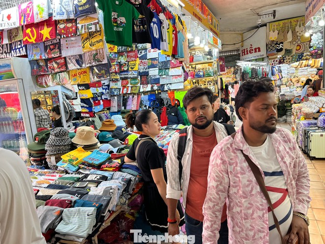 Cảnh trái ngược ở 'thiên đường mua sắm' Sài thành: Chỗ chen chân, nơi vắng lặng - Ảnh 7.