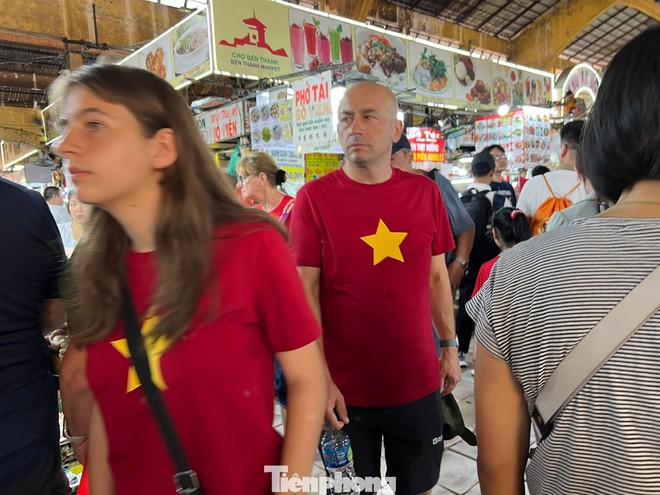 Cảnh trái ngược ở 'thiên đường mua sắm' Sài thành: Chỗ chen chân, nơi vắng lặng - Ảnh 6.