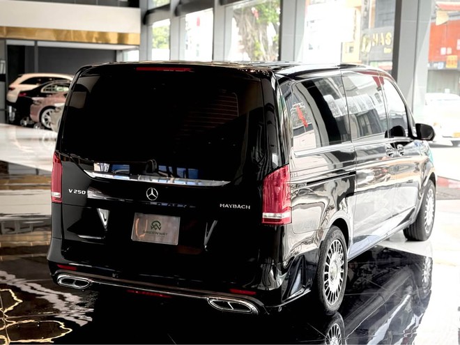 Mercedes-Benz V 250 cũ rao b&aacute;n gần 2 tỷ đồng: Độ nội thất hết 950 triệu, người b&aacute;n chia sẻ 'nội thất chưa chắc S-Class s&aacute;nh kịp' - Ảnh 5.