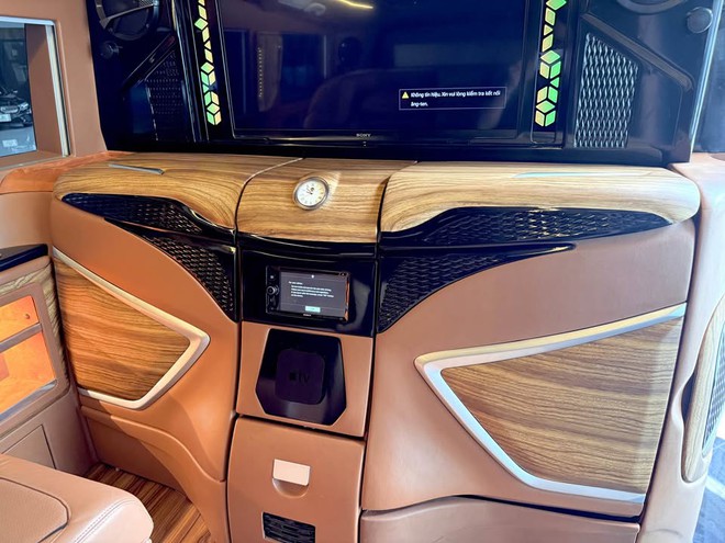 Mercedes-Benz V 250 cũ rao b&aacute;n gần 2 tỷ đồng: Độ nội thất hết 950 triệu, người b&aacute;n chia sẻ 'nội thất chưa chắc S-Class s&aacute;nh kịp' - Ảnh 8.
