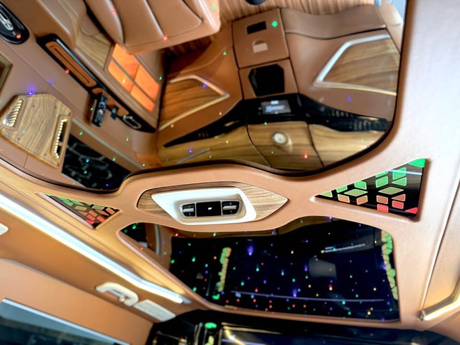 Mercedes-Benz V 250 cũ rao b&aacute;n gần 2 tỷ đồng: Độ nội thất hết 950 triệu, người b&aacute;n chia sẻ 'nội thất chưa chắc S-Class s&aacute;nh kịp' - Ảnh 9.