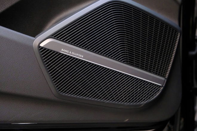 Các hãng xe làm bản giới hạn cho Việt Nam: Từ xe phổ thông đến siêu sang, có mẫu duy nhất một chiếc toàn thế giới - Ảnh 13.