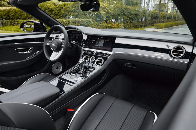 Các hãng xe làm bản giới hạn cho Việt Nam: Từ xe phổ thông đến siêu sang, có mẫu duy nhất một chiếc toàn thế giới - Ảnh 27.