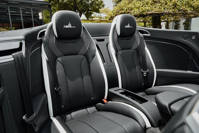 Các hãng xe làm bản giới hạn cho Việt Nam: Từ xe phổ thông đến siêu sang, có mẫu duy nhất một chiếc toàn thế giới - Ảnh 28.