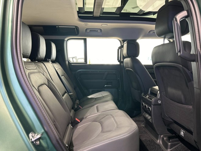 Các hãng xe làm bản giới hạn cho Việt Nam: Từ xe phổ thông đến siêu sang, có mẫu duy nhất một chiếc toàn thế giới - Ảnh 34.