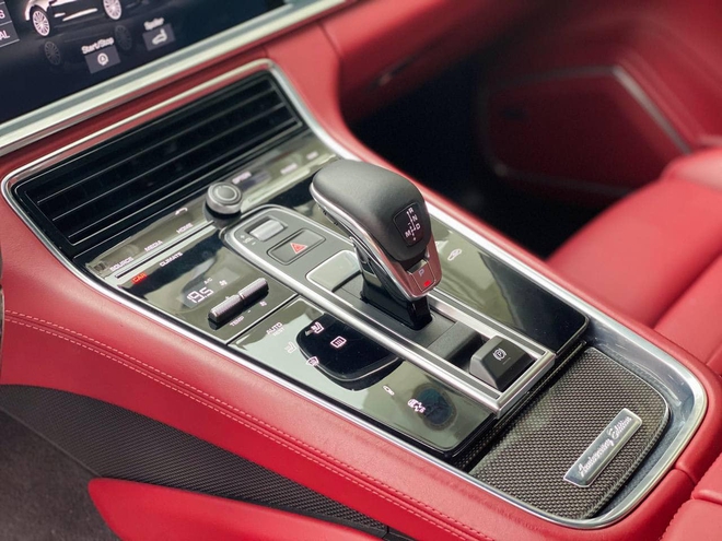 Các hãng xe làm bản giới hạn cho Việt Nam: Từ xe phổ thông đến siêu sang, có mẫu duy nhất một chiếc toàn thế giới - Ảnh 9.