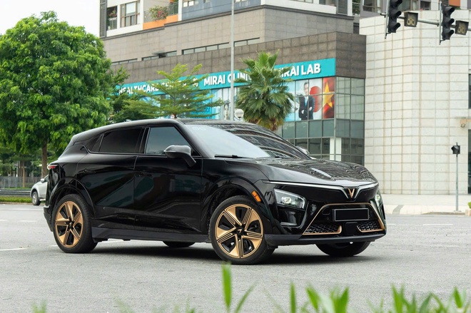 Các hãng xe làm bản giới hạn cho Việt Nam: Từ xe phổ thông đến siêu sang, có mẫu duy nhất một chiếc toàn thế giới - Ảnh 17.