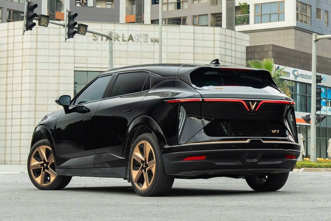 Các hãng xe làm bản giới hạn cho Việt Nam: Từ xe phổ thông đến siêu sang, có mẫu duy nhất một chiếc toàn thế giới - Ảnh 18.