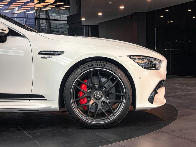 Mercedes-AMG GT 53 giảm sốc tại đại lý: Từng có giá 6,7 tỷ, nay thực tế chưa tới 3,9 tỷ và đây là điều cần đánh đổi - Ảnh 3.