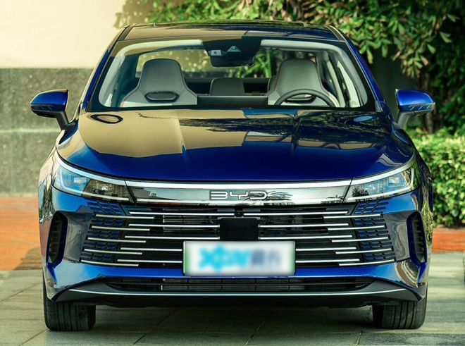 Lộ ảnh BYD 05 tại Việt Nam: Sedan cỡ C dùng động cơ plug-in hybrid, chạy 120km không cần xăng - Ảnh 2.