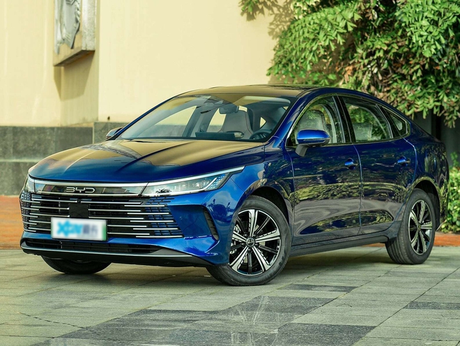 Lộ ảnh BYD 05 tại Việt Nam: Sedan cỡ C dùng động cơ plug-in hybrid, chạy 120km không cần xăng - Ảnh 1.