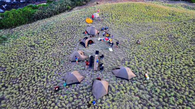 Phát hiện hòn đảo hoang sơ giữa biển miền Trung, không có nhà dân, cảnh thay đổi theo mùa - Ảnh 4.