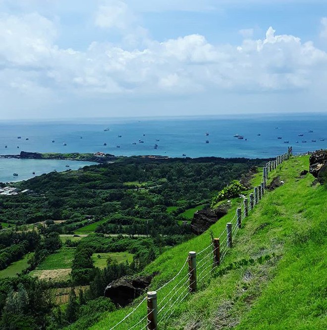 Một đảo miền Trung Việt Nam được vinh danh ngay đầu năm 2026, báo Thái nhận xét: "Đẹp như phim điện ảnh!" - Ảnh 6.