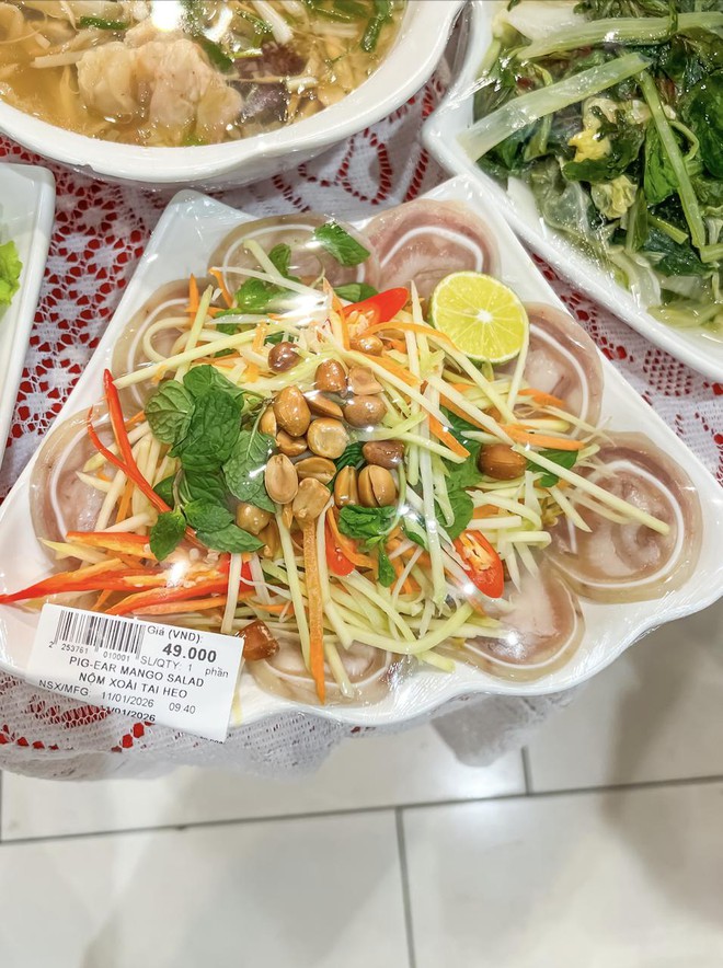 Quầy hàng trong siêu thị Aeon Mall khiến nhiều người chú ý - Ảnh 6.