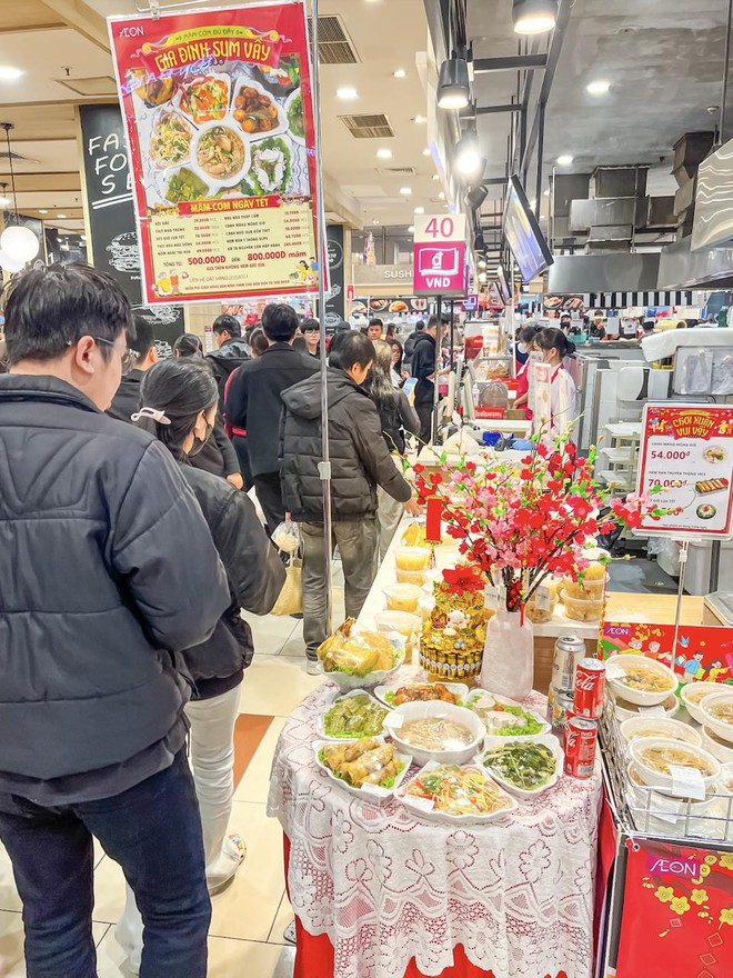 Quầy hàng trong siêu thị Aeon Mall khiến nhiều người chú ý - Ảnh 2.