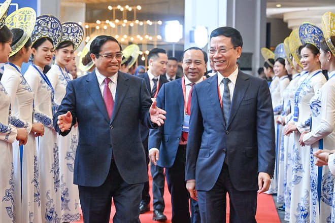 Thủ tướng đến dự lễ khai mạc Hội nghị Bộ trưởng Số ASEAN (ADGMIN) lần thứ 6, sáng 15/1. Ảnh: VGP