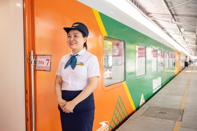 Chuyến tàu mới nhất của đường sắt Việt Nam: Mới chạy được 1 ngày, không gian trên tàu gây chú ý - Ảnh 5.