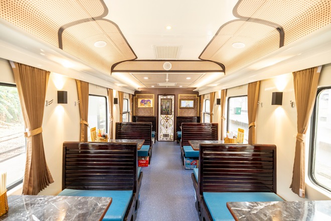 Chuyến tàu mới nhất của đường sắt Việt Nam: Mới chạy được 1 ngày, không gian trên tàu gây chú ý - Ảnh 7.