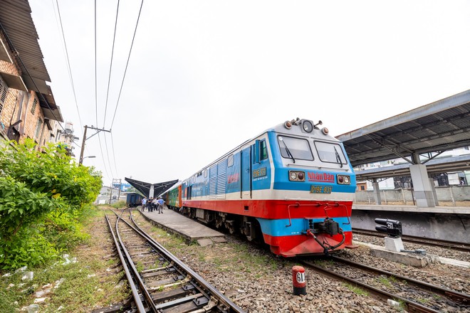 Chuyến tàu mới nhất của đường sắt Việt Nam: Mới chạy được 1 ngày, không gian trên tàu gây chú ý - Ảnh 4.