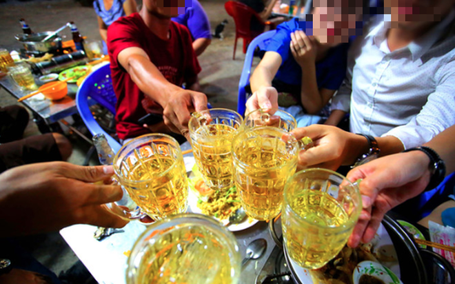 Kể từ ngày 15/10/2026, cán bộ, công chức, viên chức ngành Thanh tra không được uống rượu, bia và các đồ uống có cồn ngay trước và trong giờ làm việc, giờ nghỉ trưa các ngày làm việc hoặc trong những trường hợp pháp luật cấm. Ảnh minh họa