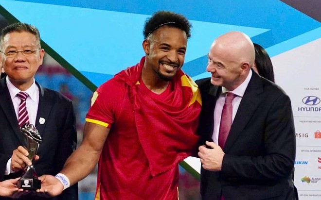 Cầu thủ Xuân Son đồng nhận danh hiệu Vua phá lưới với Đình Bắc tại ASEAN Cup 2026. Ảnh: FBNV

