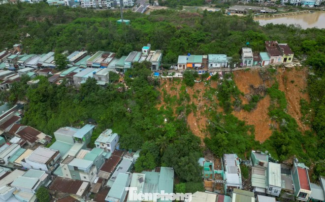Núi Một nằm ở giữa lòng đô thị Quy Nhơn. Ảnh: Tiền phong