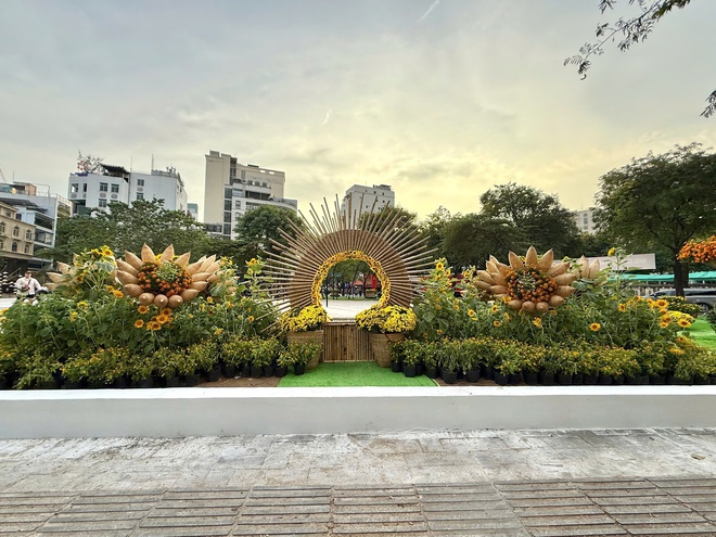 Cảnh tượng ngay l&uacute;c n&agrave;y tại khu đất giữa trung t&acirc;m TP.HCM: Nhiều người kh&ocirc;ng tin v&agrave;o mắt m&igrave;nh - Ảnh 3.